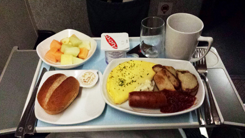 My tasty and unexpected business class breakfast. 